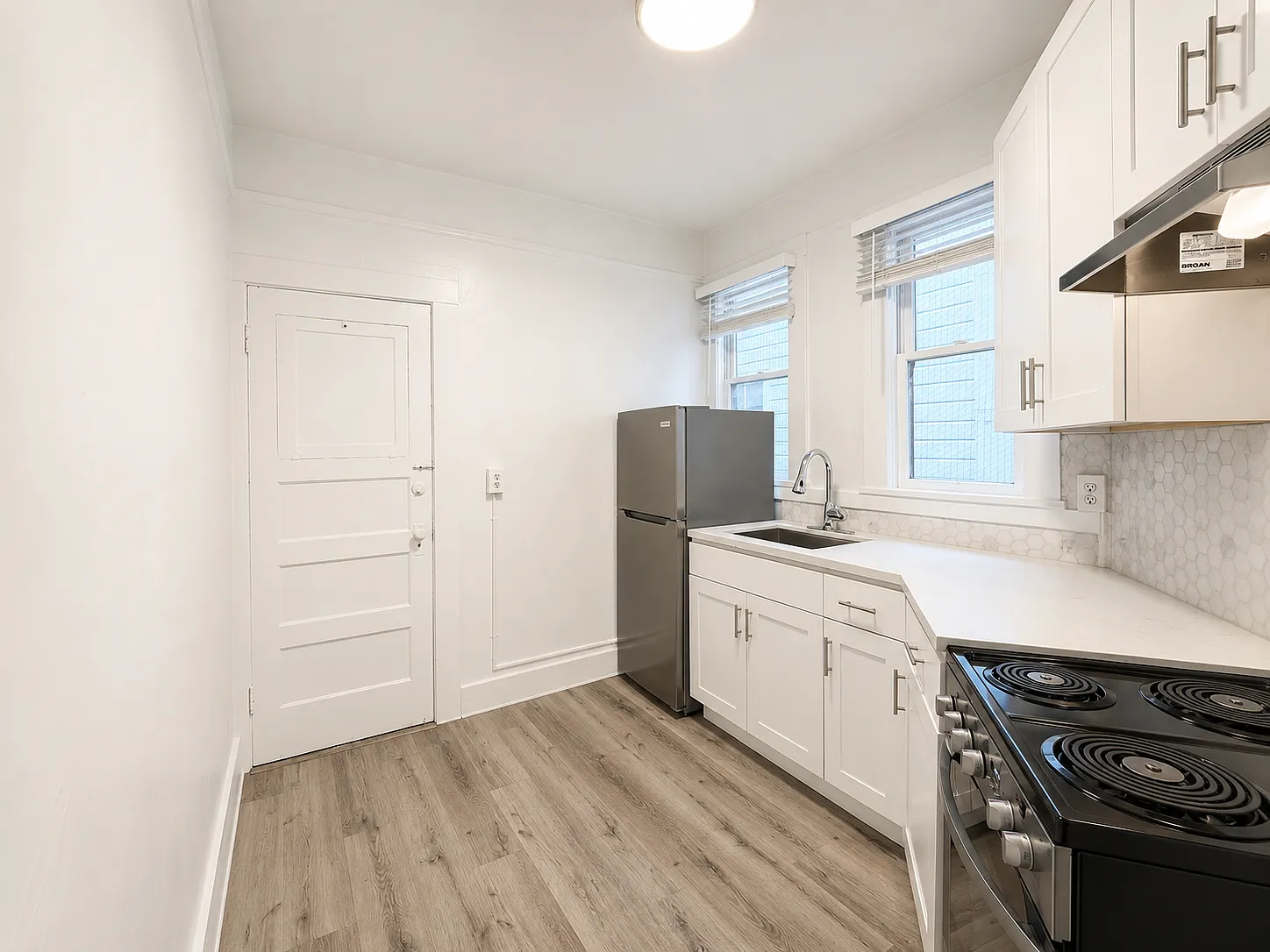 Charming 1BR in Russian Hill | Pet Friendly — Photo 2