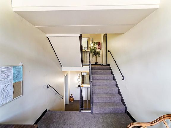 3rd image of 1602 Thunderbird Ln APT 52