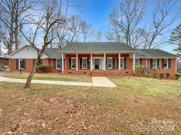 323 E Glen Eagles Rd, Statesville, NC 28625