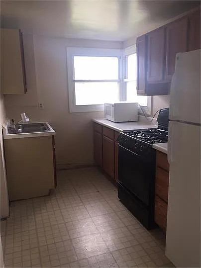 926 & 926 1/2 9th Street, Huntington, WV 25701 — Photo 1