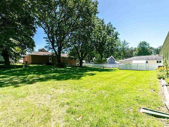 3rd image of 312 Hillcrest Dr