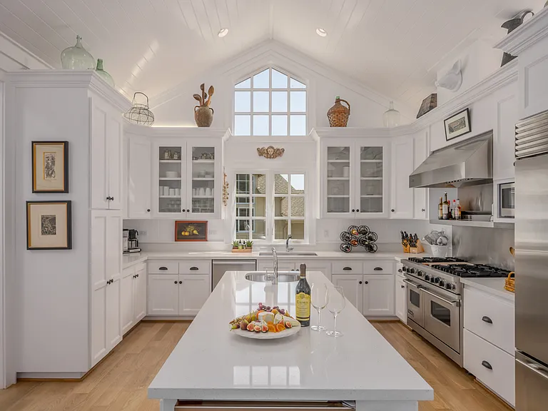 950 Mee Ln — Photo 6