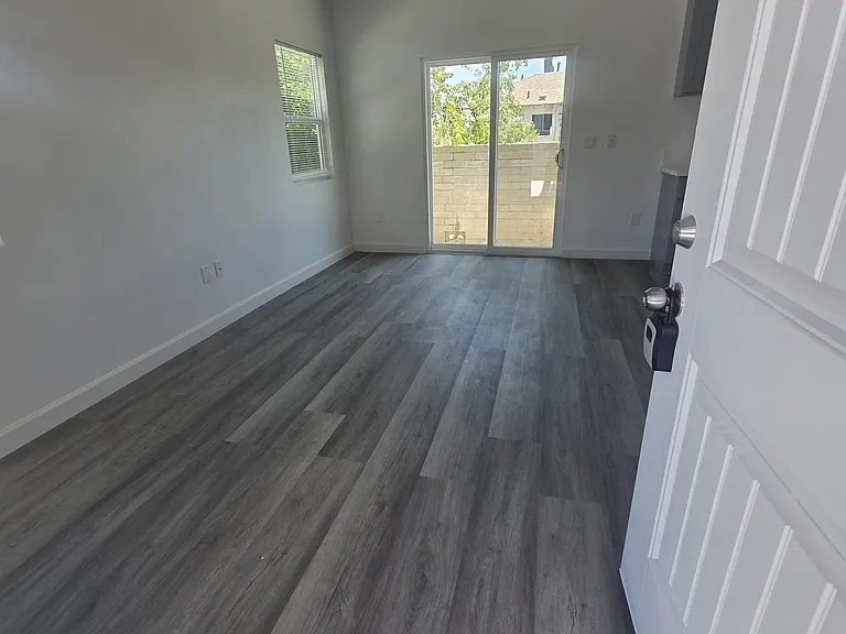 1265 Windsor Dr — Photo 4