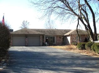 31 S Linden Dr, Plano, IL 60545