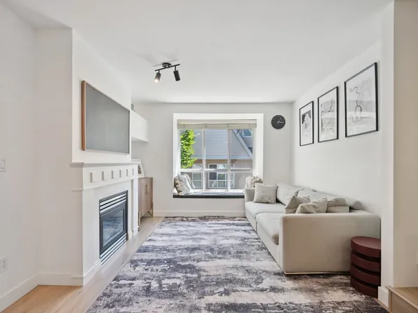 6689 Prenter St, Burnaby, BC V5E 1B1