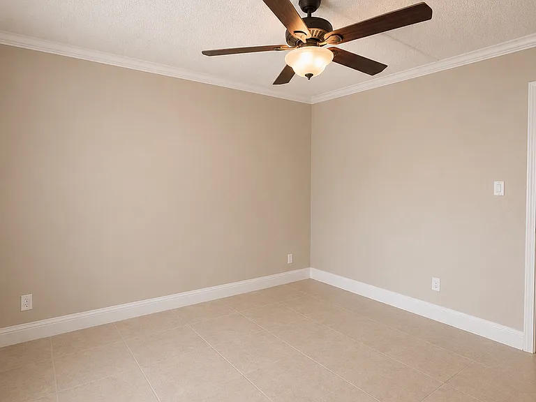 2264 Winkler Ave #202 — Photo 20