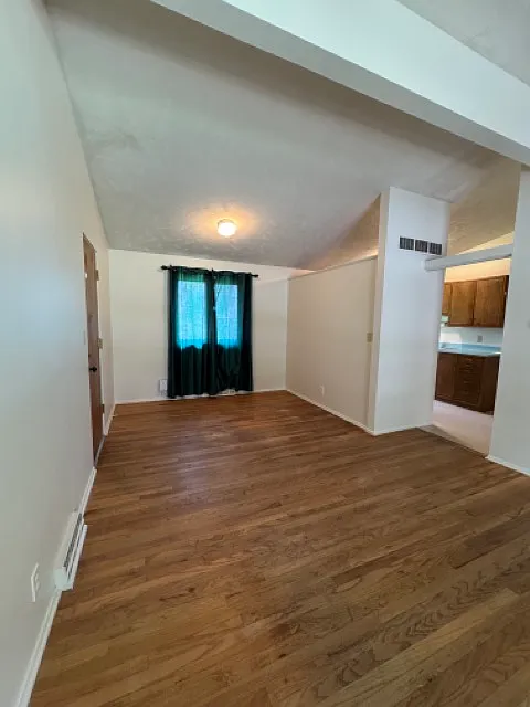 3 bed, 1800 sqft, $1,900 — Photo 4