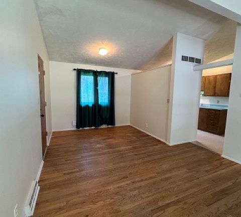 4th image of 9621 Maple Dr