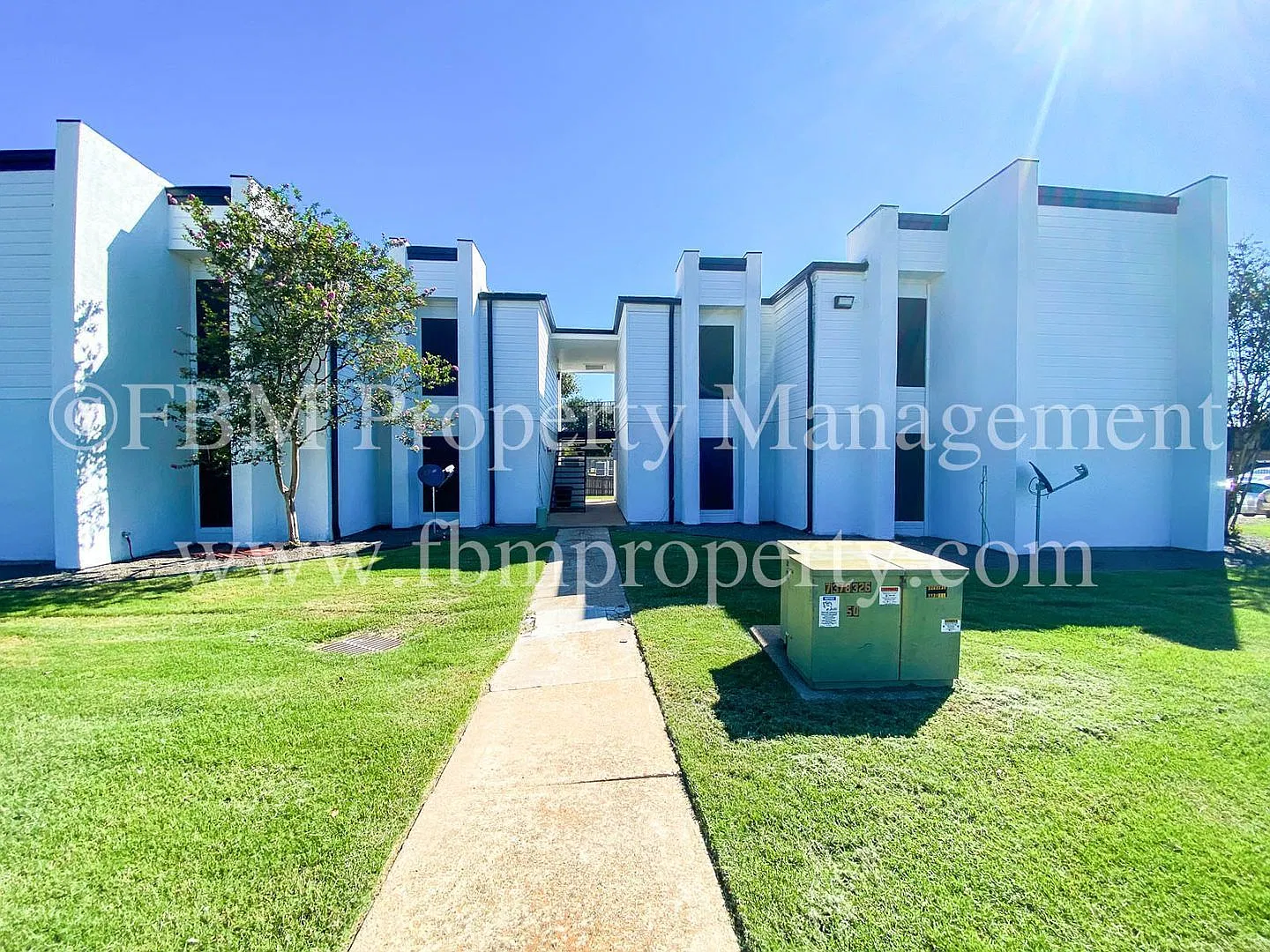 2 bed, 1.0 bath, 801 sqft, $1,125 — Photo 1