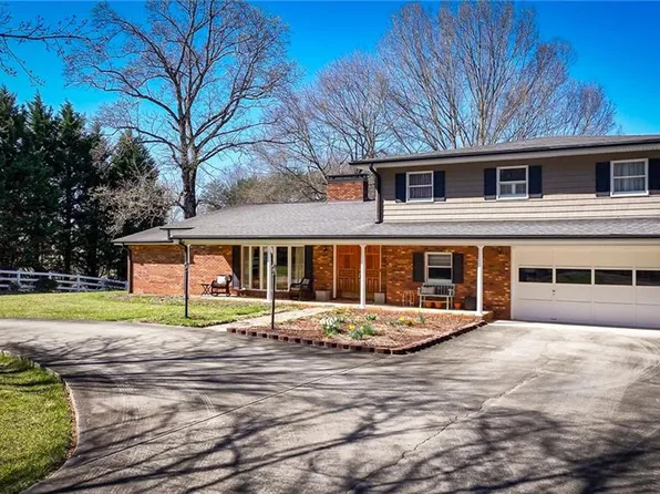 153 Niston Ln, Mount Airy, NC 27030