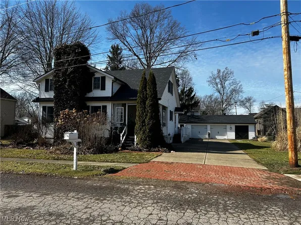 818 Kenilworth Ave, Sheffield Lake, OH 44054