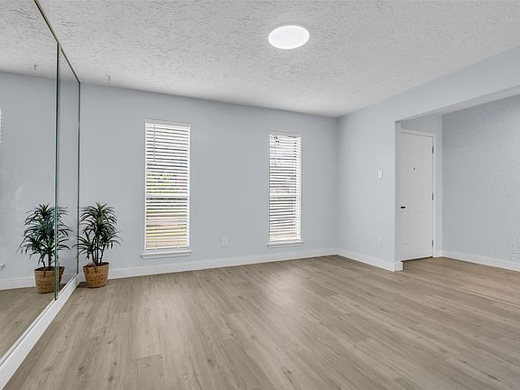 5th image of 16318 Royal Mile Ln