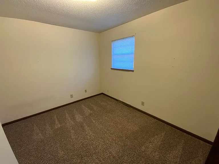 560 N East Park Ln — Photo 48