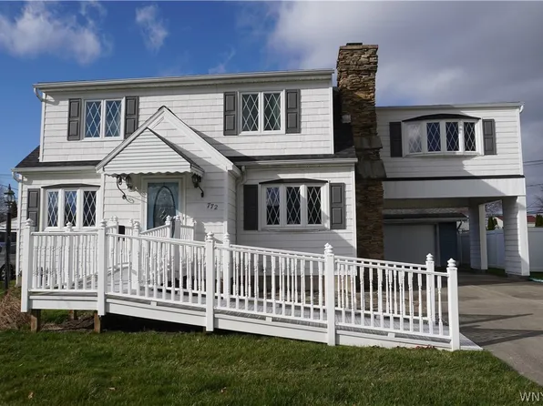 772 Pioneer Dr, North Tonawanda, NY 14120