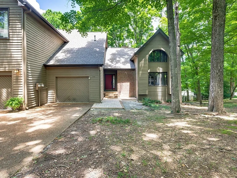 700 Harpeth Trace Dr — Photo 1