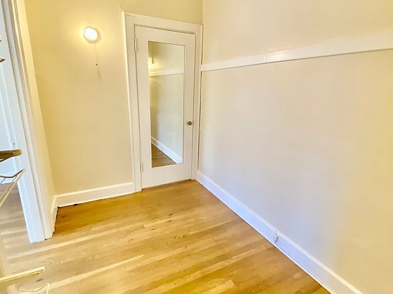 Washington Irving Apartments — Photo 9