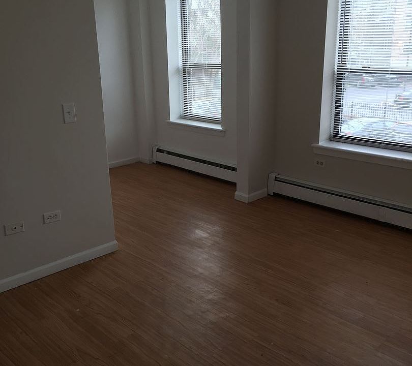 1st image of 1528 W Morse Ave APT 609