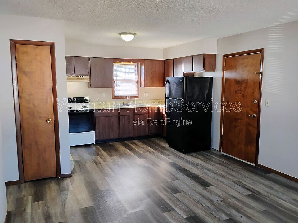 1st image of 223 S F St #D