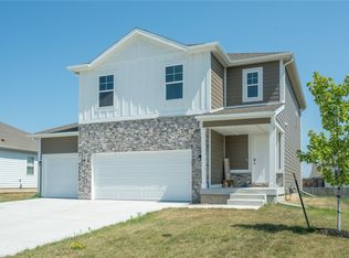 1060 Spruce St, Waukee, IA 50263