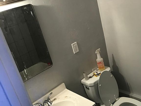 3rd image of 908 E Artesia Blvd