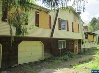 896 Union Valley Rd, West Milford, NJ 07480