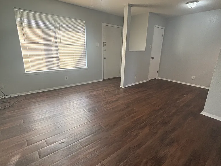 2124 Sanger Ave #104 — Photo 3