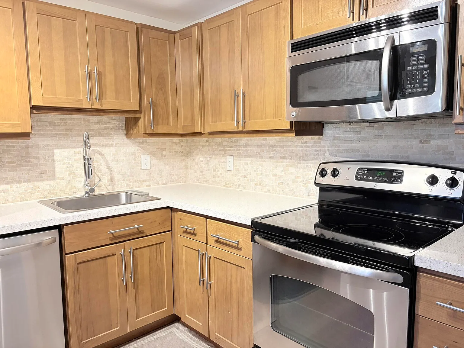 2 bed, 2.0 bath, 1250 sqft, $2,600 — Photo 2