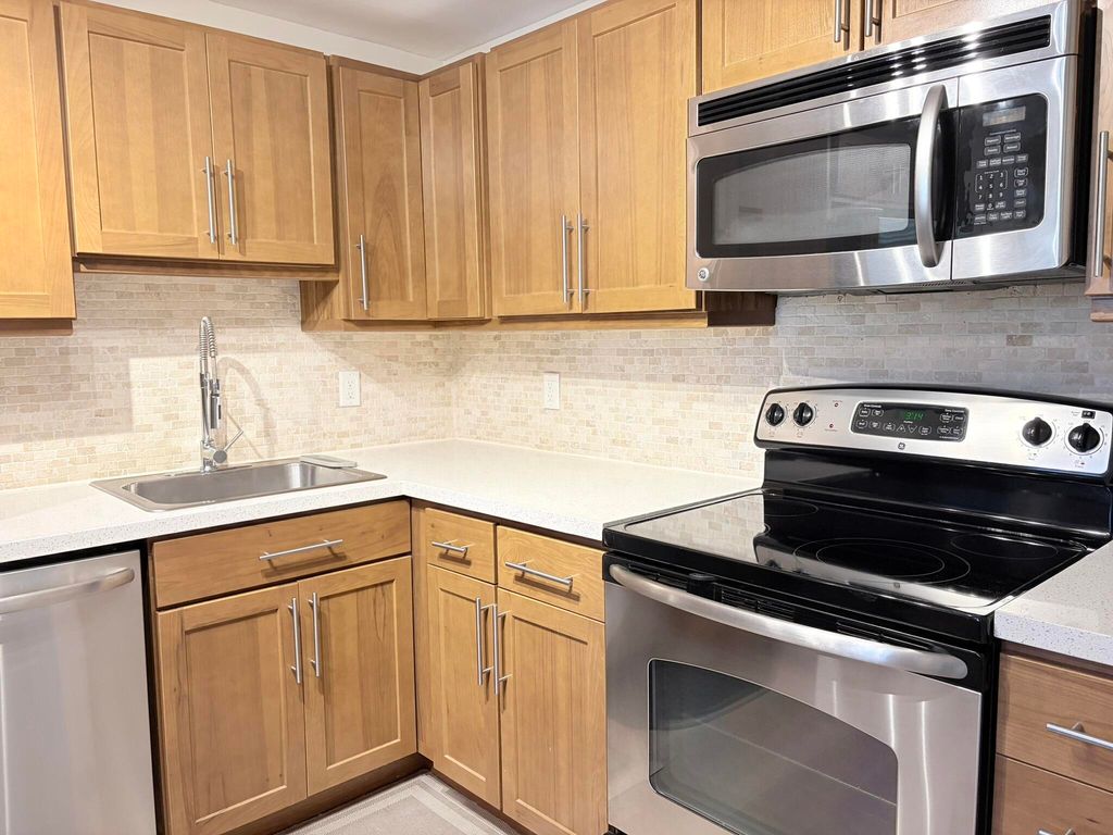 4030 W Palm Aire Dr APT 306, photo 2