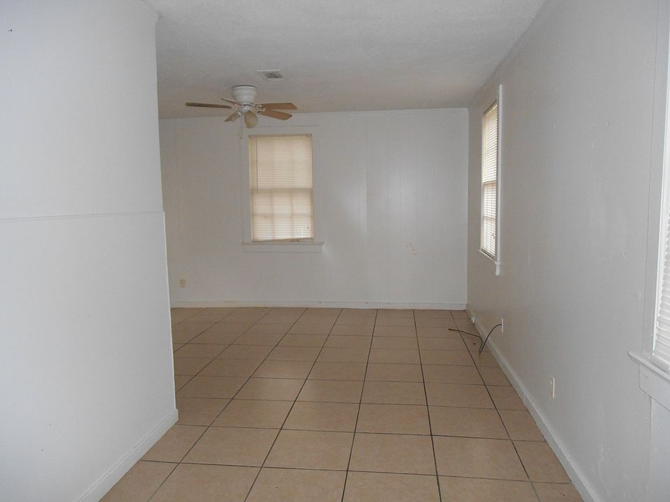 1st image of 5115 Broadmoor Ct