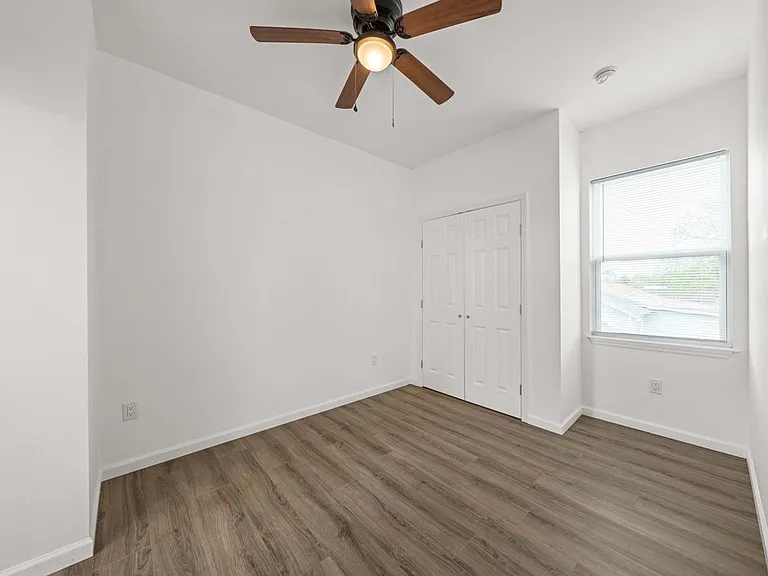 323 Gabriel St #201 — Photo 22