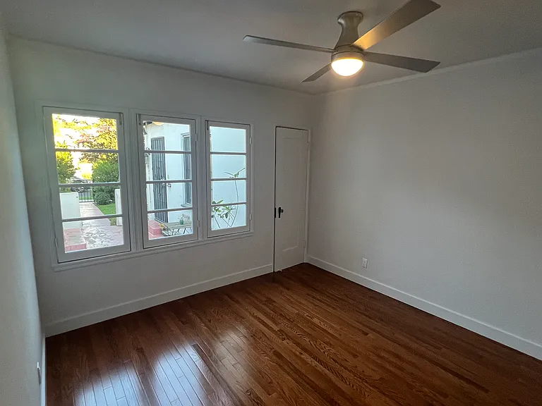 1025 S Curson Ave — Photo 6