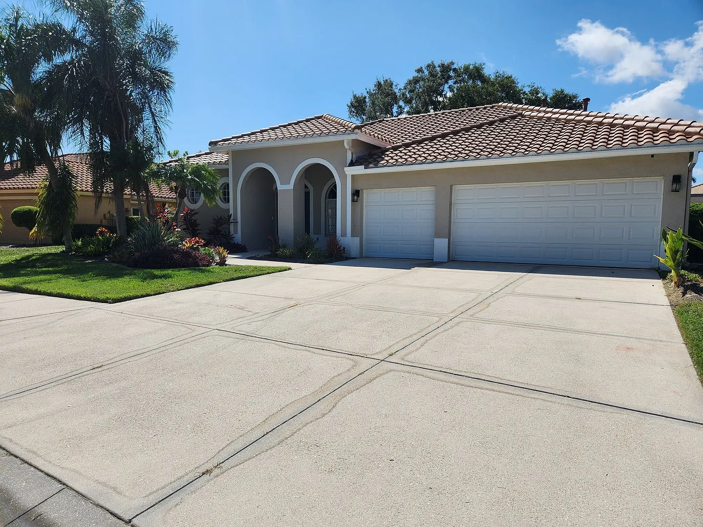 5274 Far Oak Circle — Photo 2