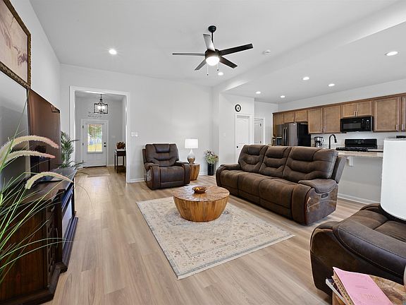 4th image of 23395 Cinder Dr