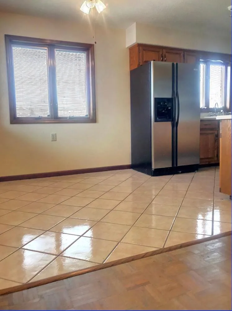 2 bed, 1887 sqft, $2,000 — Photo 3