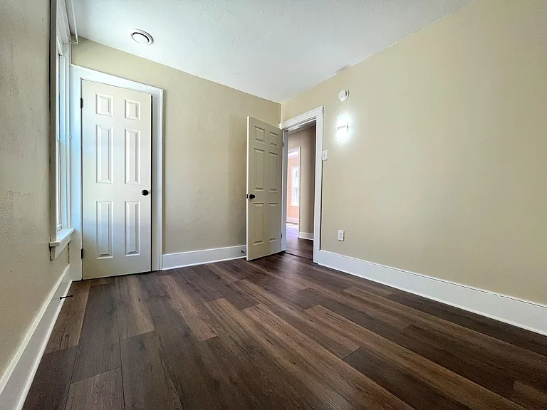 501 Plymouth Ave — Photo 11