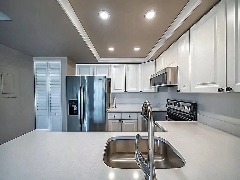 708 Executive Center Dr #12 — Photo 6