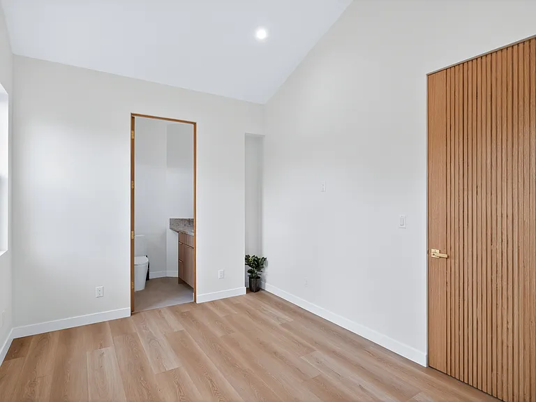 17501 Los Alimos St #10809 — Photo 16