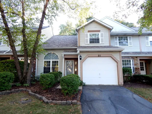 211 Ascot Ln, Streamwood, IL 60107