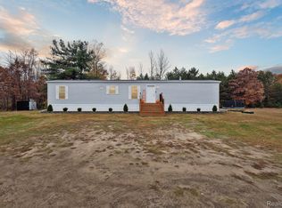 2619 E Deckerville Rd, Caro, MI 48723