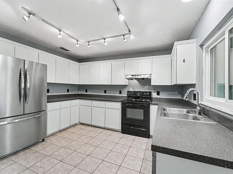 14806 Morning Dr — Photo 10