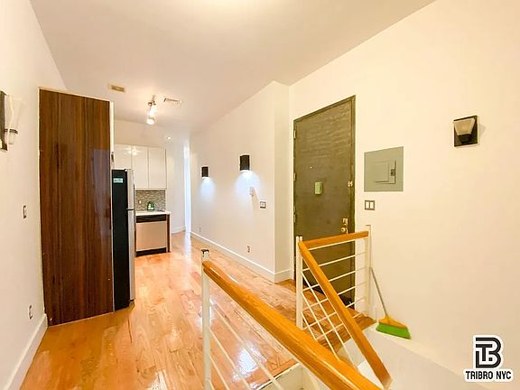 3rd image of 277 Menahan St APT 1L