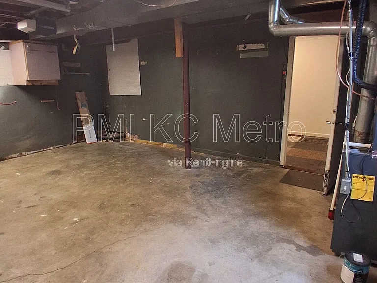 5623 NE 51st St — Photo 25