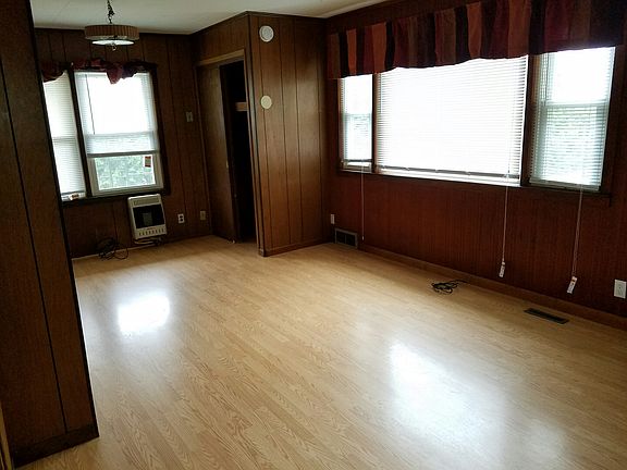 3rd image of 608 1/2 Linden St