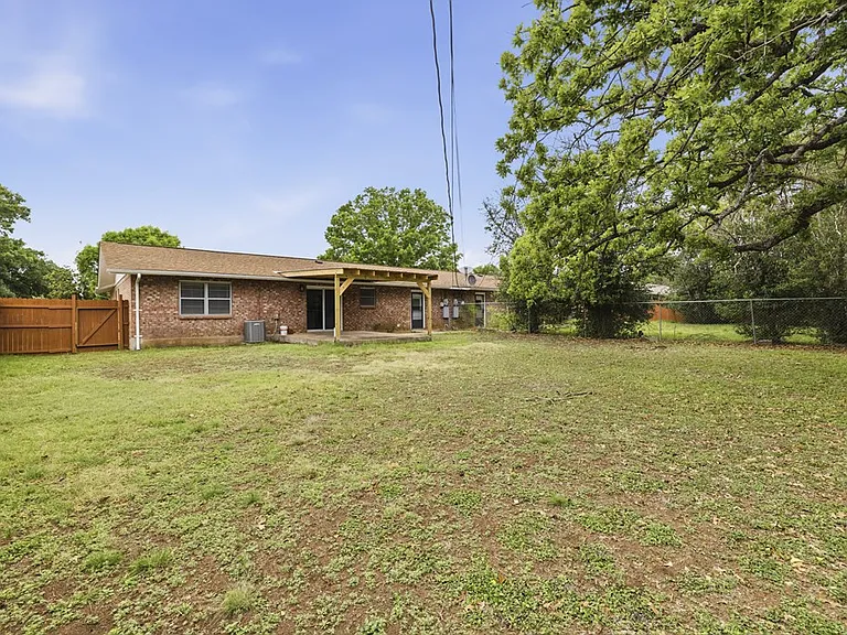 301 N Manor Dr #B — Photo 18