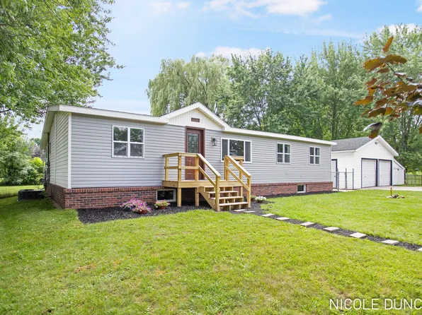 120 E Division St, Casnovia, MI 49318