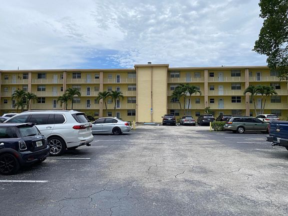 3rd image of 9949 Sandalfoot Boulevard #529