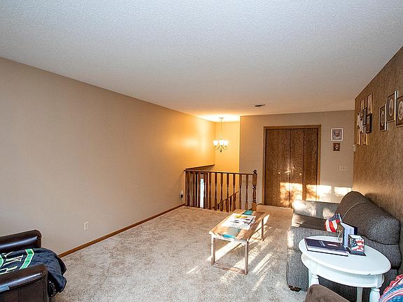 5th image of 215 N Davis Ave