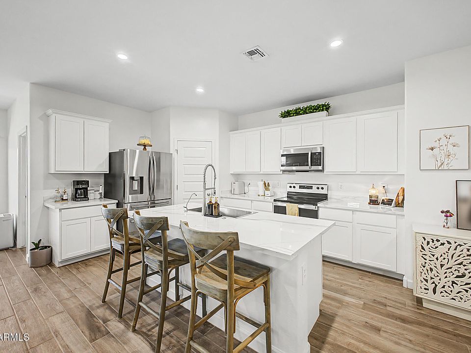 1st image of 2824 W SEAVER Avenue