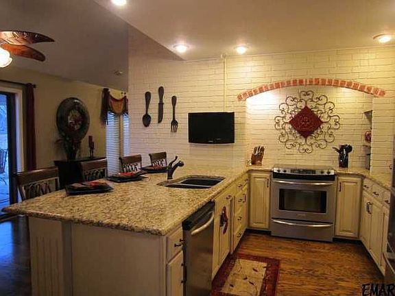 5th image of 2401 Wildwood Dr