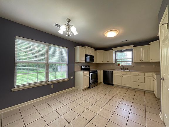 3rd image of 39 Willow Lake Dr